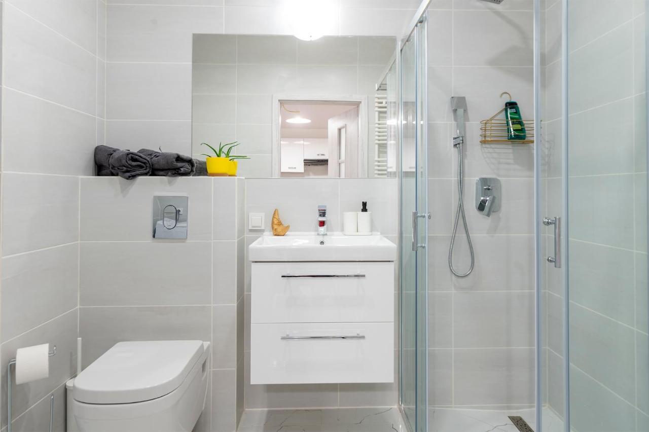 Luxury In City -3- Studio Bright & Secure Free Parking Lódź Exterior foto