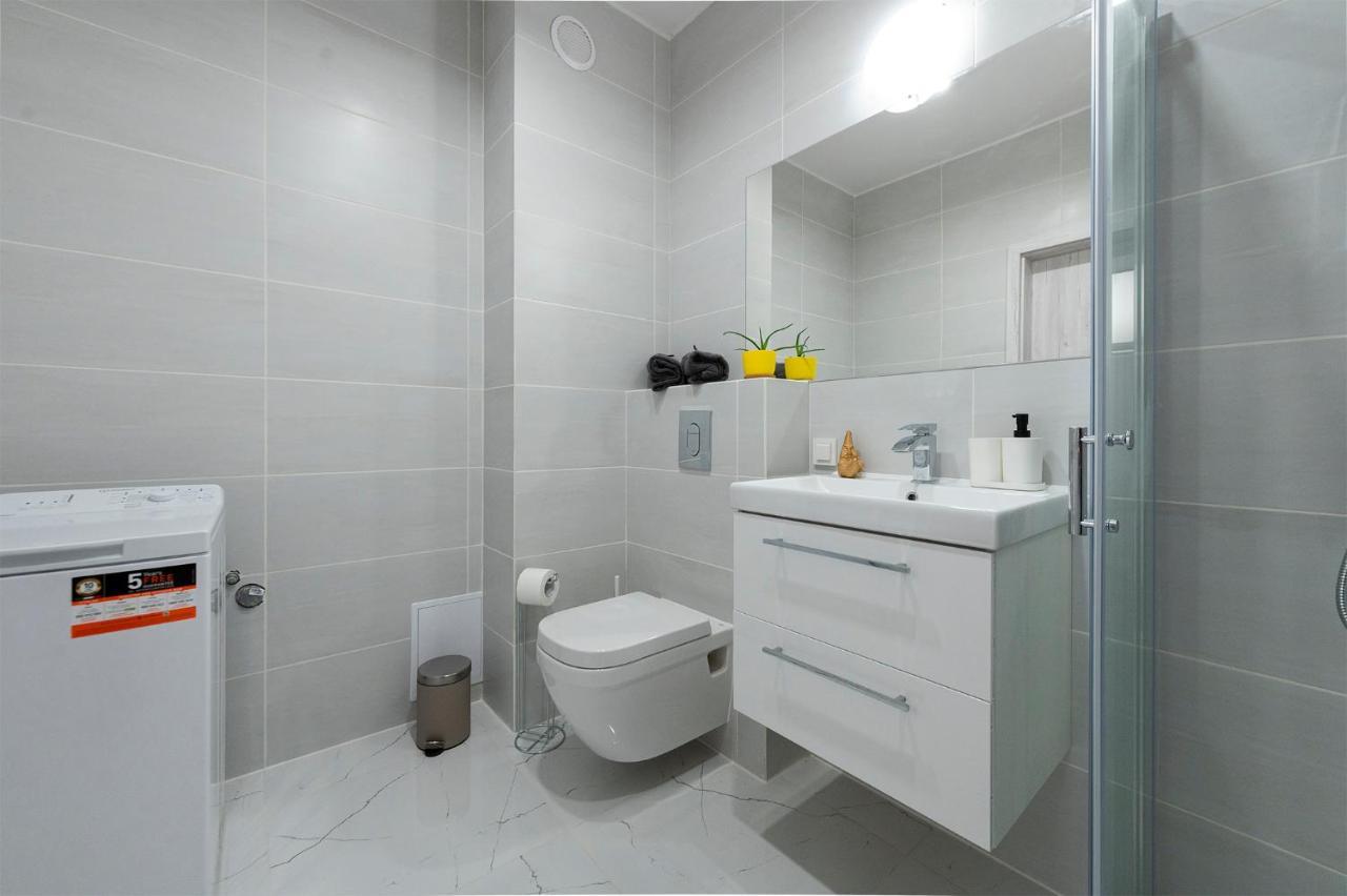 Luxury In City -3- Studio Bright & Secure Free Parking Lódź Exterior foto
